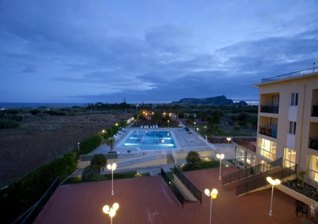 Imagen de la piscina del Hotel Inatel Porto Santo. Foto 15
