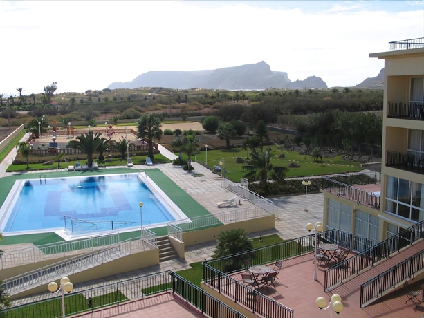 Imagen de la piscina del Hotel Inatel Porto Santo. Foto 19