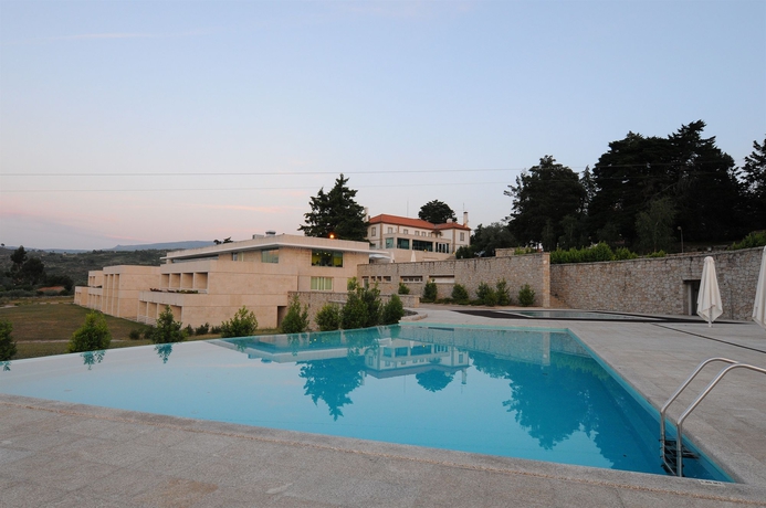 Imagen de la piscina del Hotel Inatel Vila Ruiva. Foto 15