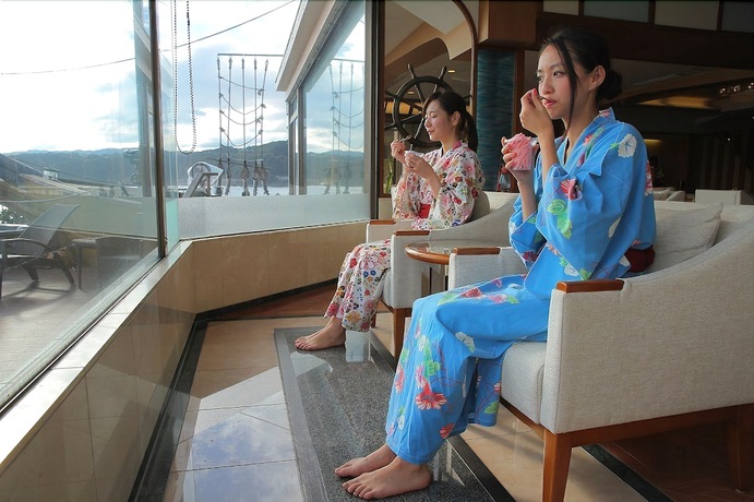 Imagen del bar/restaurante del Hotel Inatori Toukai Yuen. Foto 4