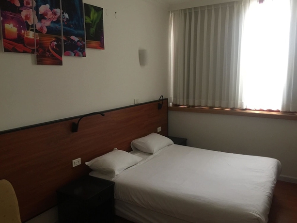 Imagen de la habitación del Hotel Inbar. Foto 6