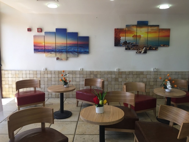 Imagen de los interiores del Hotel Inbar. Foto 15