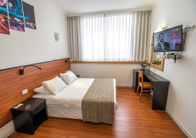 Imagen de la habitación del Hotel Inbar. Foto 9