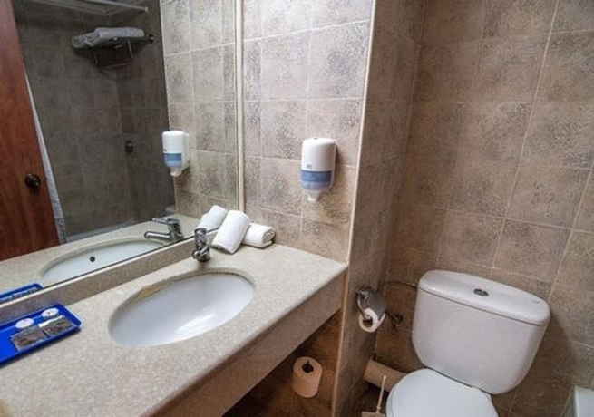 Imagen de la habitación del Hotel Inbar. Foto 11