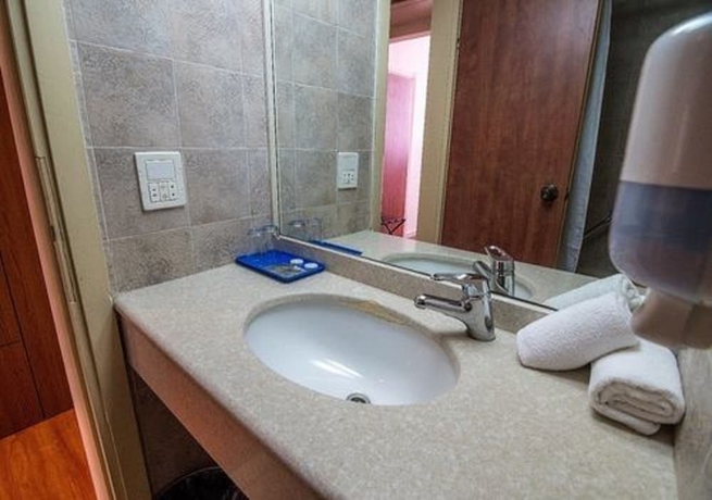 Imagen de la habitación del Hotel Inbar. Foto 12
