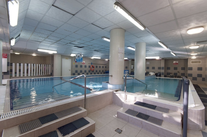 Imagen de la piscina del Hotel Inbar. Foto 17