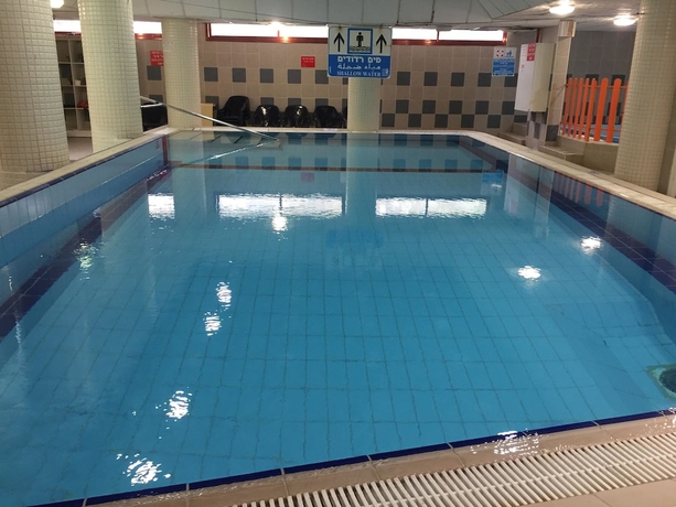 Imagen de la piscina del Hotel Inbar. Foto 18