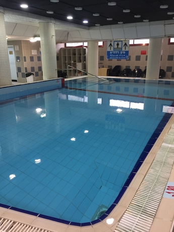 Imagen de la piscina del Hotel Inbar. Foto 19