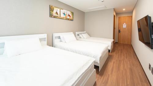 Imagen de la habitación del Hotel Incheon Airport Guest House King. Foto 19