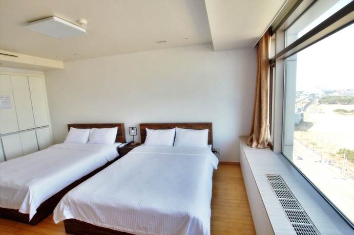 Imagen de la habitación del Hotel Incheon Airport Guesthouse. Foto 6
