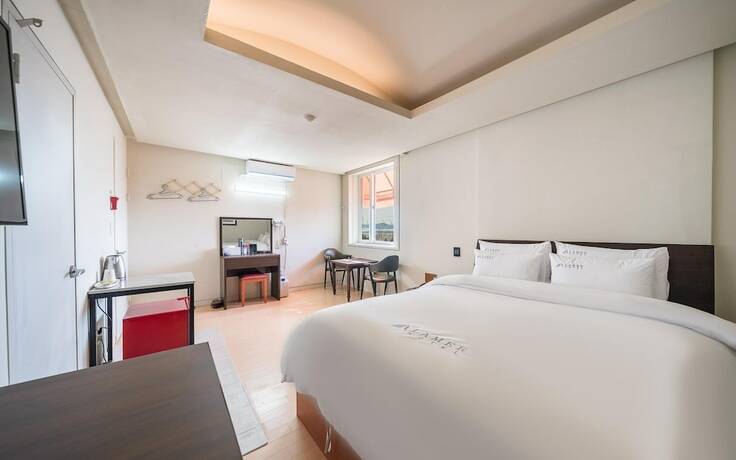 Imagen de la habitación del Hotel Incheon La Mer. Foto 19