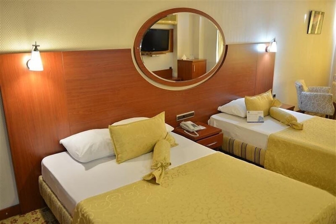 Imagen de la habitación del Hotel Inci. Foto 6