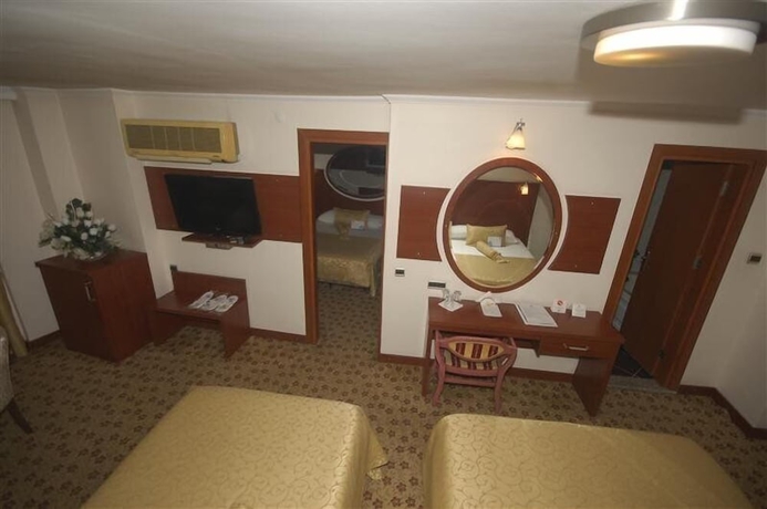 Imagen de la habitación del Hotel Inci. Foto 9