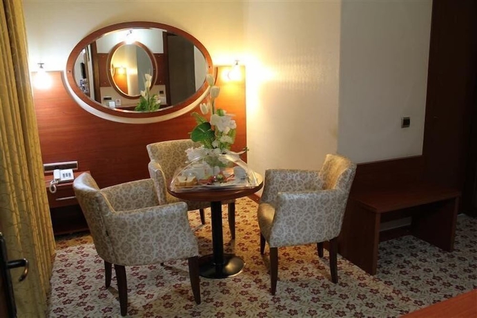 Imagen de la habitación del Hotel Inci. Foto 12