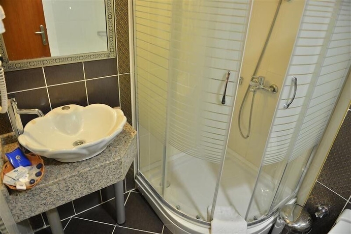 Imagen de la habitación del Hotel Inci. Foto 13