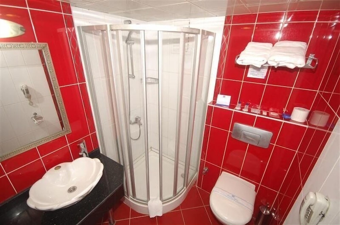 Imagen de la habitación del Hotel Inci. Foto 14