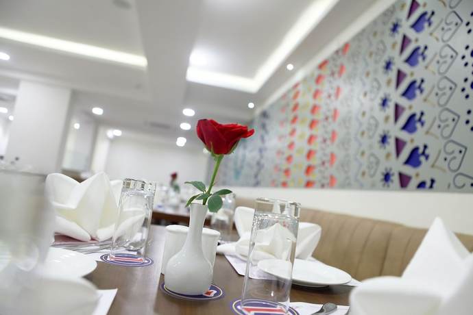 Imagen del bar/restaurante del Hotel Incredible One. Foto 8