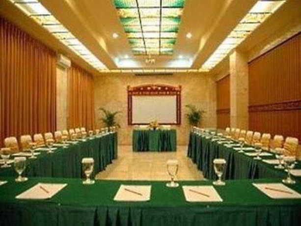 Imagen de los interiores del Hotel Indah Palace. Foto 15