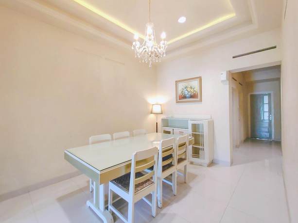 Imagen de la habitación del Hotel Indah Palace Tawangmangu. Foto 6