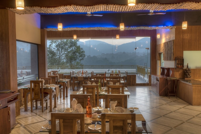 Imagen del bar/restaurante del Hotel Indeevara Retreat. Foto 5