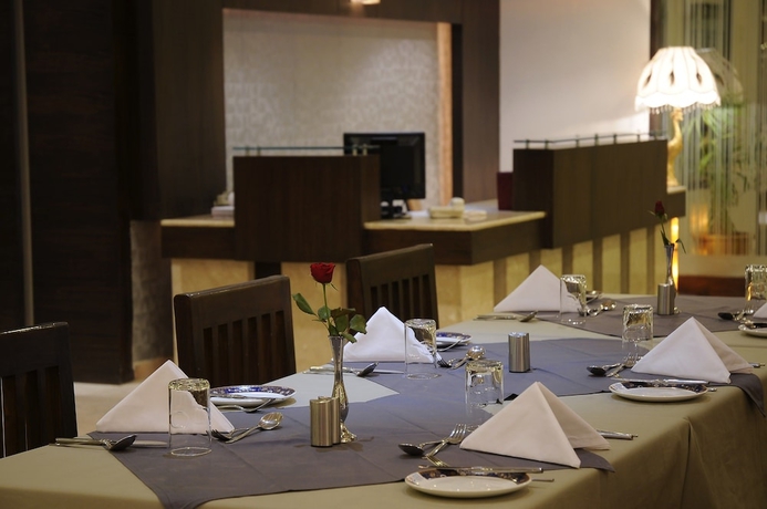 Imagen del bar/restaurante del Hotel Inder Residency Resort and Spa Udaipur. Foto 4