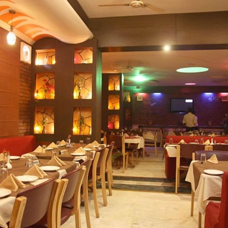 Imagen del bar/restaurante del Hotel Inderlok, Alwar. Foto 4