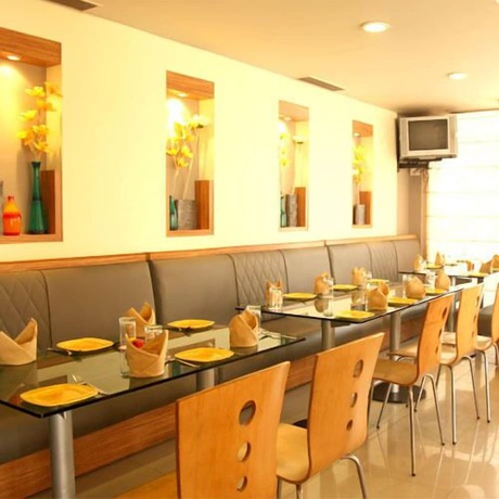 Imagen del bar/restaurante del Hotel Inderlok, Alwar. Foto 5