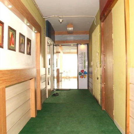 Imagen de los interiores del Hotel Inderlok. Foto 13