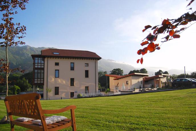 Imagen de los exteriores del Hotel Indiana Llanes. Foto 19