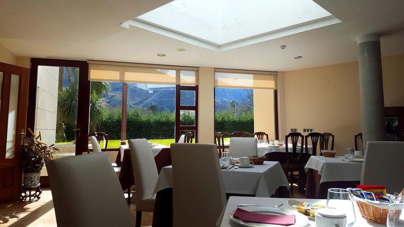 Imagen del bar/restaurante del Hotel Indiana Llanes. Foto 2