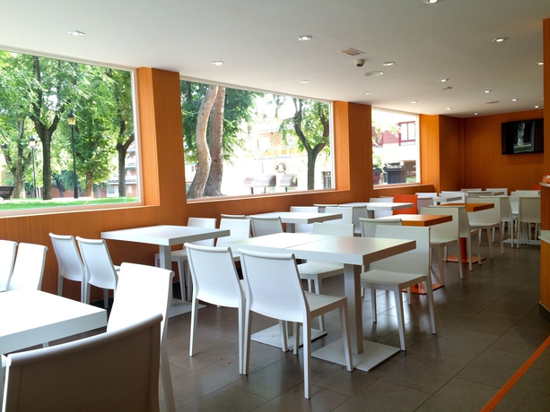 Imagen del bar/restaurante del Hotel Indiana, Pinto. Foto 6