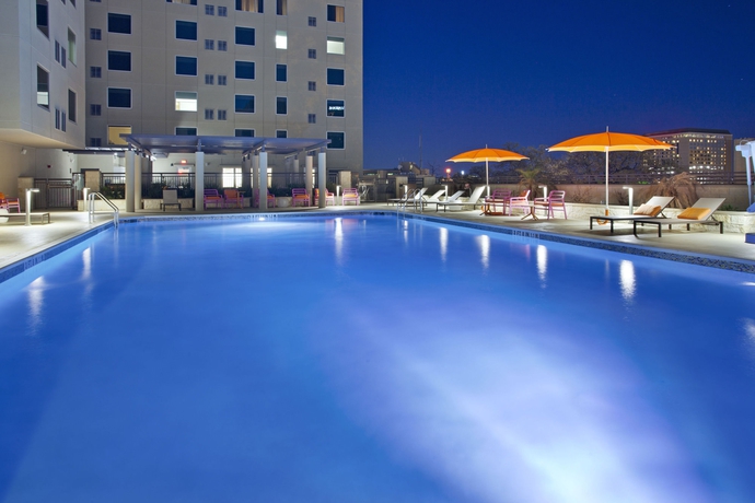 Imagen de la piscina del Hotel Indigo Austin Downtown - University, An Ihg. Foto 16