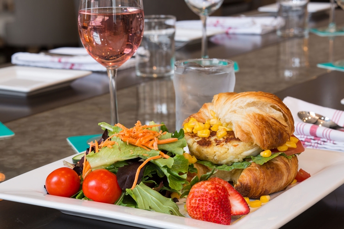 Imagen del bar/restaurante del Hotel Indigo Baltimore Downtown, An Ihg. Foto 12