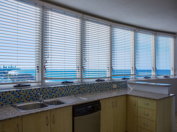 Imagen de la habitación del Hotel Indigo Blue Beachfront Apartments. Foto 6