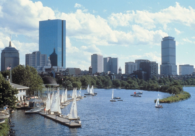 Imagen de los exteriores del Hotel Indigo Boston Newton Riverside. Foto 8