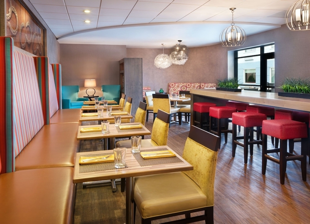 Imagen del bar/restaurante del Hotel Indigo Cleveland-beachwood. Foto 2