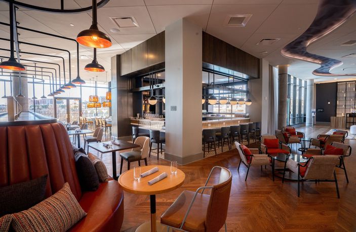 Imagen del bar/restaurante del Hotel Indigo Columbus at Riverfront Place, an IHG. Foto 4