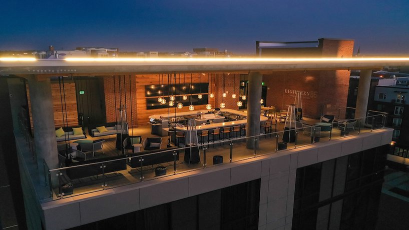 Imagen del bar/restaurante del Hotel Indigo Columbus at Riverfront Place, an IHG. Foto 6