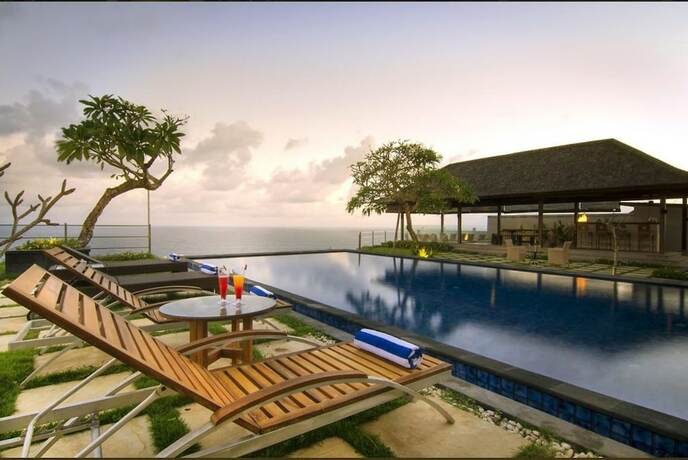 Imagen de la piscina del Hotel Indigo Dream Villa. Foto 19