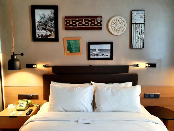 Imagen de la habitación del Hotel Indigo Larnaca. Foto 3