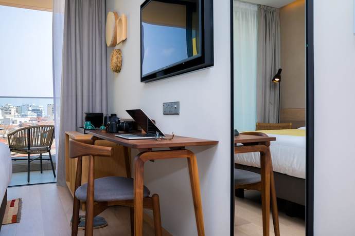 Imagen de la habitación del Hotel Indigo Larnaca. Foto 10