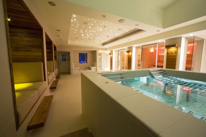 Imagen de la piscina del Hotel Indigo London K West Shepherd's Bush by IHG. Foto 12
