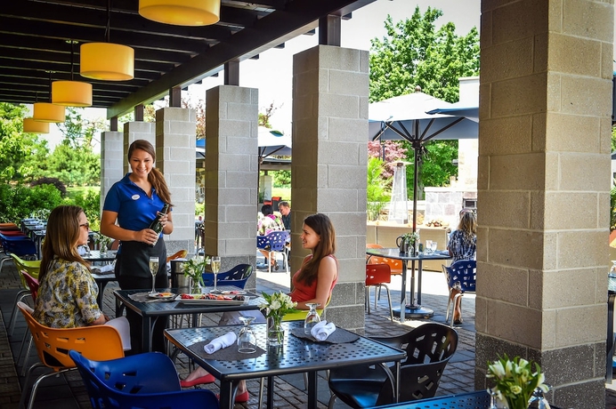 Imagen del bar/restaurante del Hotel Indigo Long Insland East End. Foto 4