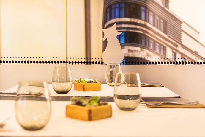 Imagen del bar/restaurante del Hotel Indigo Madrid - Gran Via, An Ihg. Foto 4