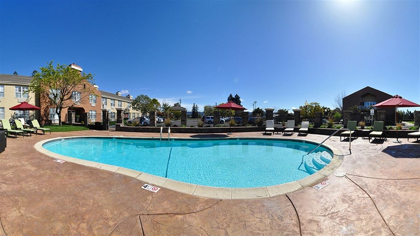 Imagen de la piscina del Hotel Indigo Napa Valley, An Ihg. Foto 9