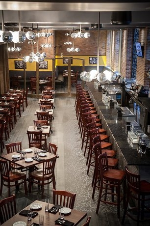 Imagen del bar/restaurante del Hotel Indigo Newark Downtown. Foto 2