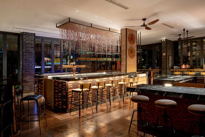 Imagen del bar/restaurante del Hotel Indigo Phuket Patong, An Ihg - Sha Extra Plus. Foto 4