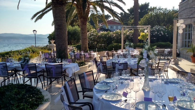 Imagen del bar/restaurante del Hotel Indijan. Foto 2