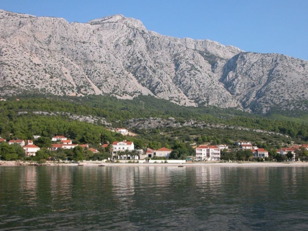 Imagen de los exteriores del Hotel Indijan. Foto 6