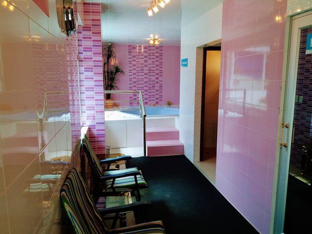 Imagen de la piscina del Hotel Indio Inn. Foto 15